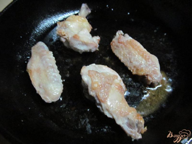 Фото приготовление рецепта: Куриные крылья с картофелем фри шаг №1