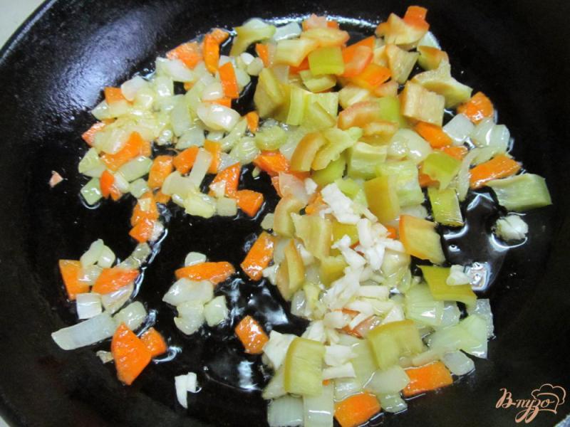 Фото приготовление рецепта: Томатный суп с чечевицей и фаршем шаг №4