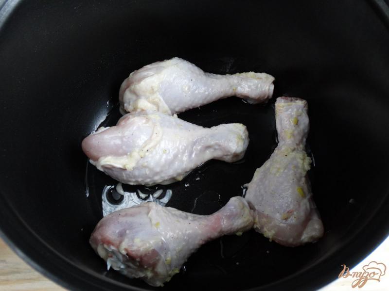 Фото приготовление рецепта: Куриные голени в лаймово-чесночном маринаде шаг №7