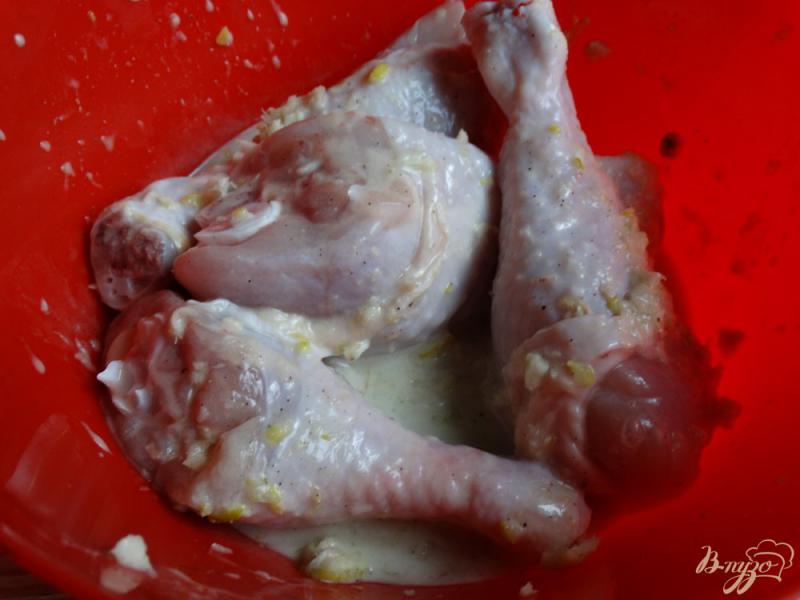 Фото приготовление рецепта: Куриные голени в лаймово-чесночном маринаде шаг №6
