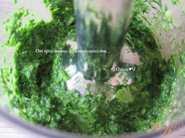 Фото приготовление рецепта: Слойки с зеленью и чесноком шаг №2