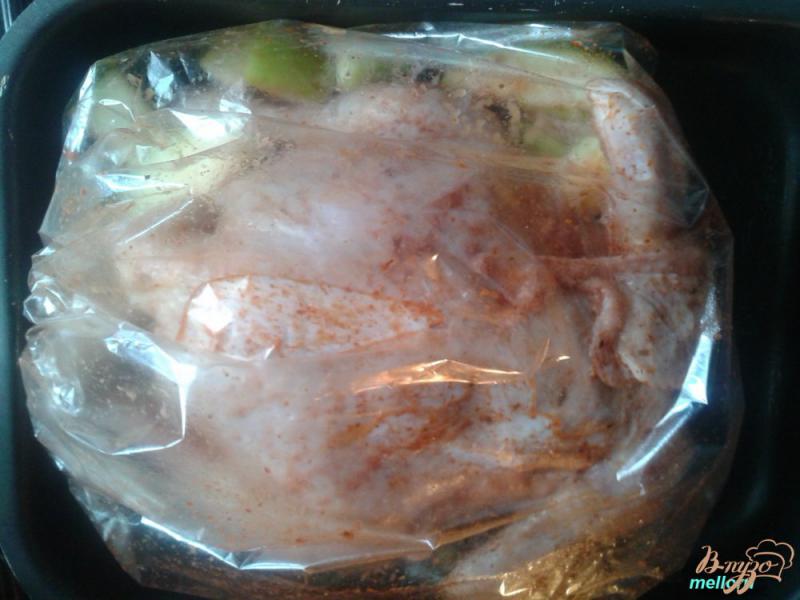 Фото приготовление рецепта: Курица запеченная с яблоками в рукаве шаг №3