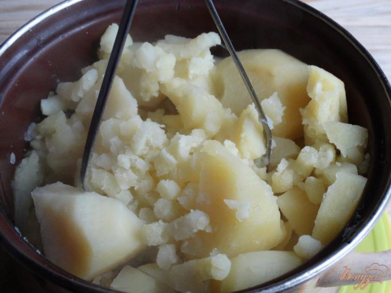 Фото приготовление рецепта: Картофельное пюре с сырным соусом шаг №2