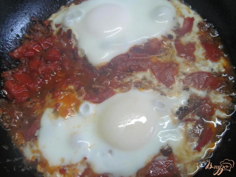 Фото приготовление рецепта: Яйца в стиле «вальехо» шаг №6
