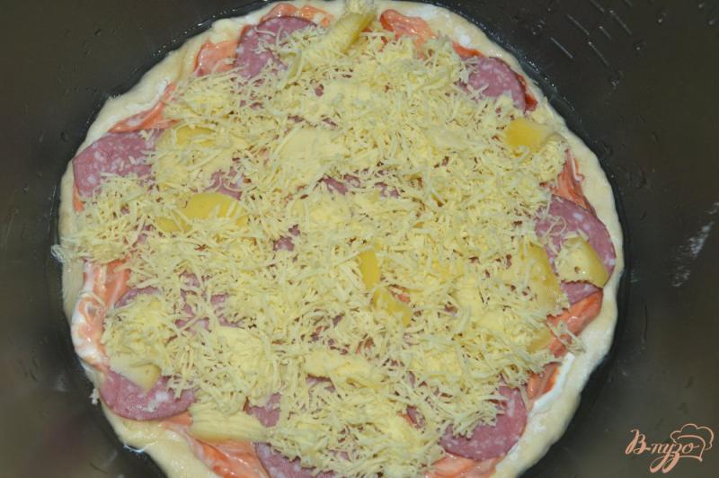 Фото приготовление рецепта: Пицца Маргарита в мультиварке шаг №5