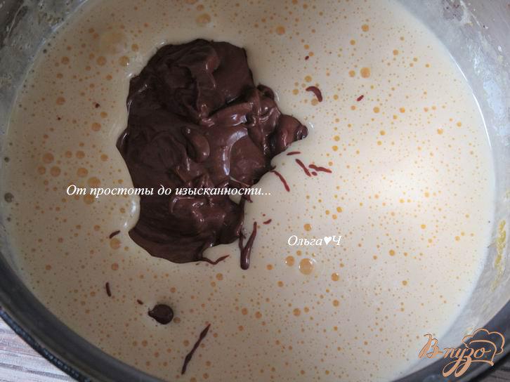Фото приготовление рецепта: Шоколадный пирог с творожно-кокосовыми шариками шаг №4