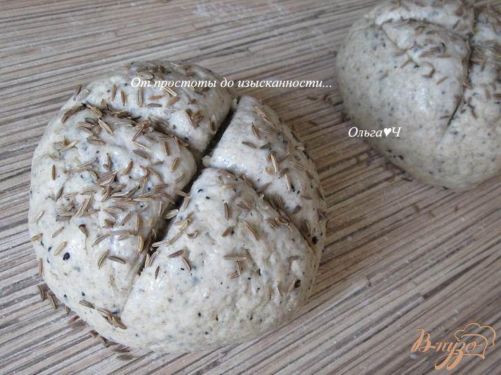 Фото приготовление рецепта: Темный хлеб с кунжутом и кориандром шаг №5