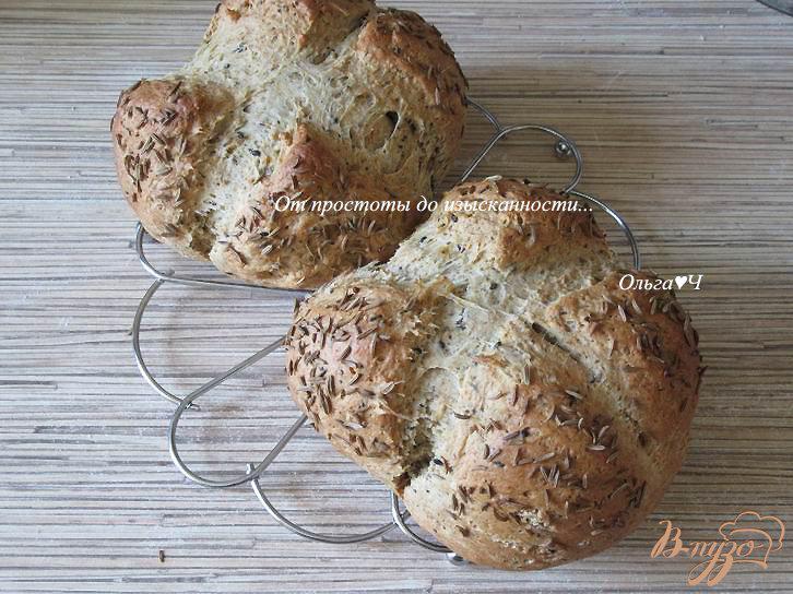 Фото приготовление рецепта: Темный хлеб с кунжутом и кориандром шаг №6