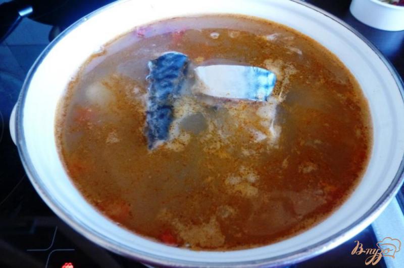 Фото приготовление рецепта: Суп со скумбрией и пшеном шаг №5
