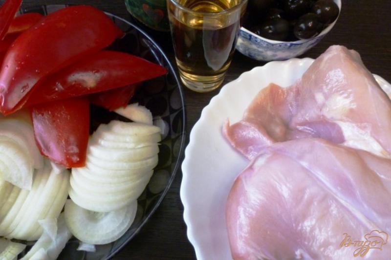 Фото приготовление рецепта: Кролик со сладким перцем и маслинами шаг №1
