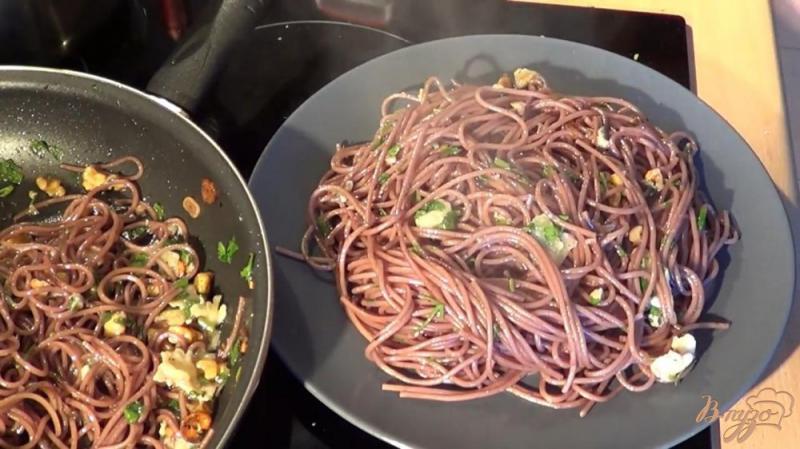 Фото приготовление рецепта: Спагетти с красным вином шаг №11