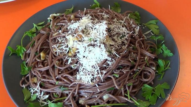 Фото приготовление рецепта: Спагетти с красным вином шаг №12