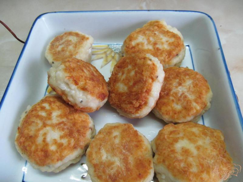 Фото приготовление рецепта: Куриные тефтели с сыром «янтарь» шаг №3