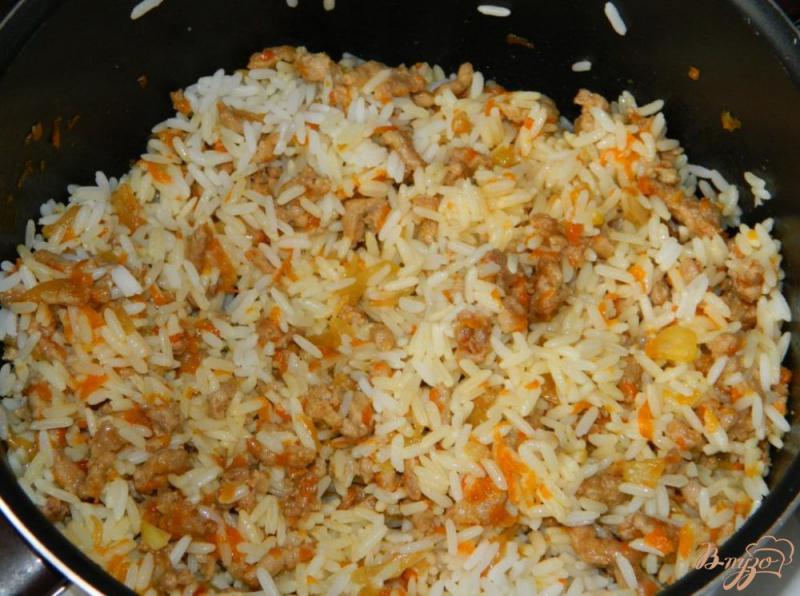Фото приготовление рецепта: Рис с фаршем. шаг №4