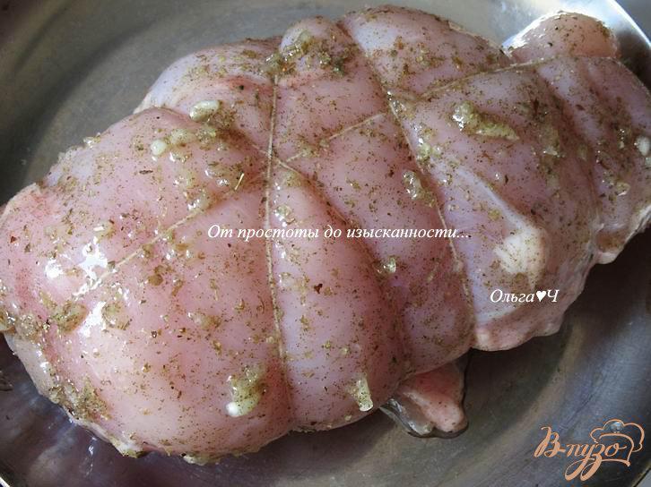 Фото приготовление рецепта: Куриная грудка с майораном и чесноком шаг №3