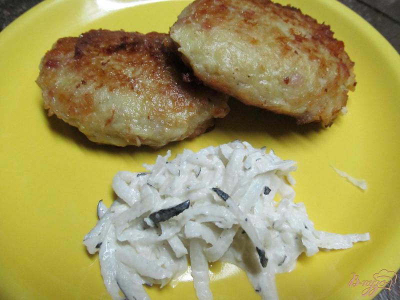 Фото приготовление рецепта: Картофельные котлеты с беконом и сыром шаг №5