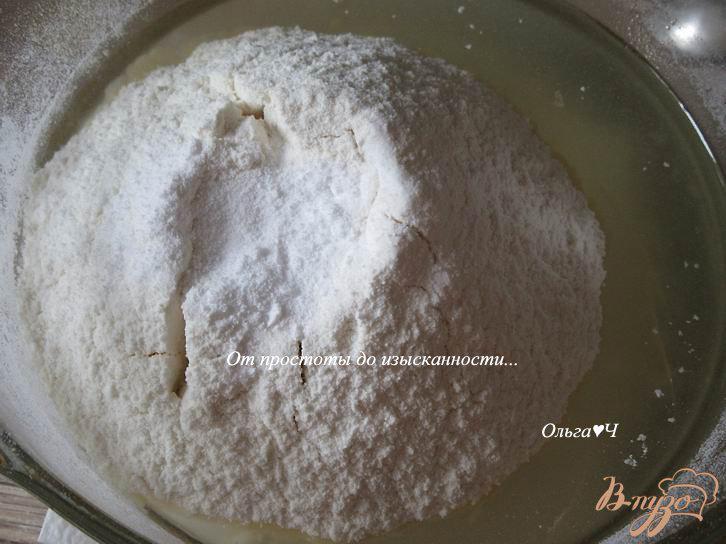Фото приготовление рецепта: Ягодный пирог с кокосовой стружкой шаг №3