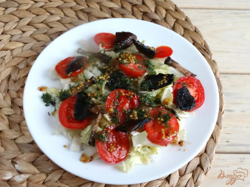 Фото приготовление рецепта: Салат с пекинской капустой и грибами шаг №5