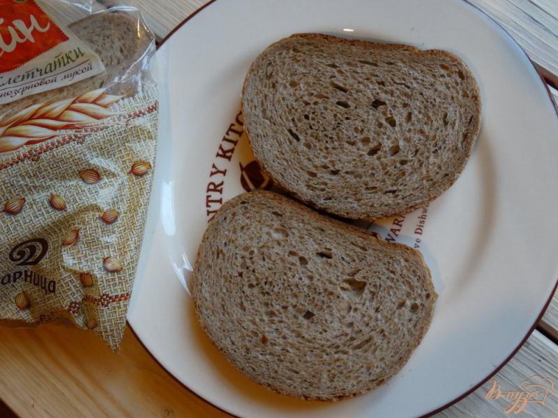 Фото приготовление рецепта: Горячие бутерброды с орехами и корнишонами шаг №1