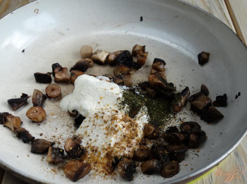 Фото приготовление рецепта: Тушеная индейка с грибным соусом шаг №5