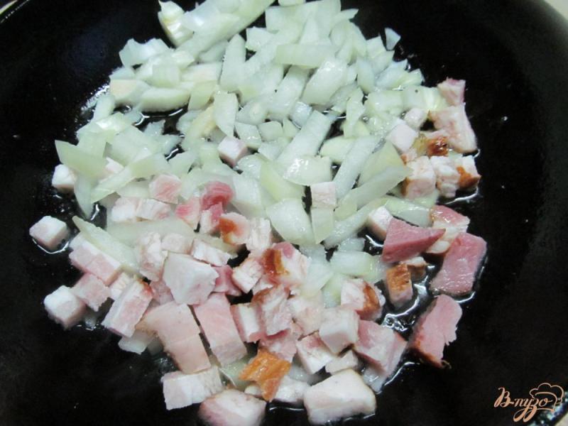 Фото приготовление рецепта: Свиные ребра с квашенной капустой шаг №3