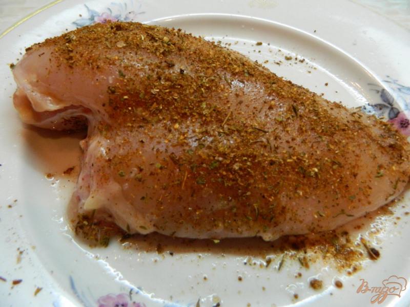 Фото приготовление рецепта: Салат с консервированной кукурузой и курицей шаг №1