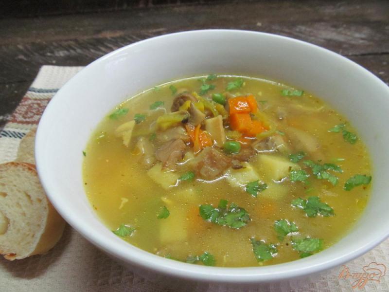 Фото приготовление рецепта: Грибной суп с кукурузной крупой шаг №9