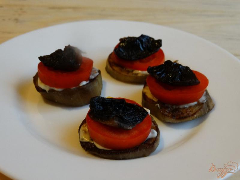 Фото приготовление рецепта: Закуска с баклажанами и грибами шаг №7