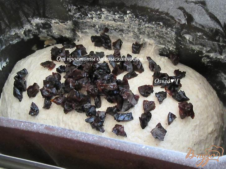 Фото приготовление рецепта: 50%-й ржаной хлеб с черносливом шаг №4