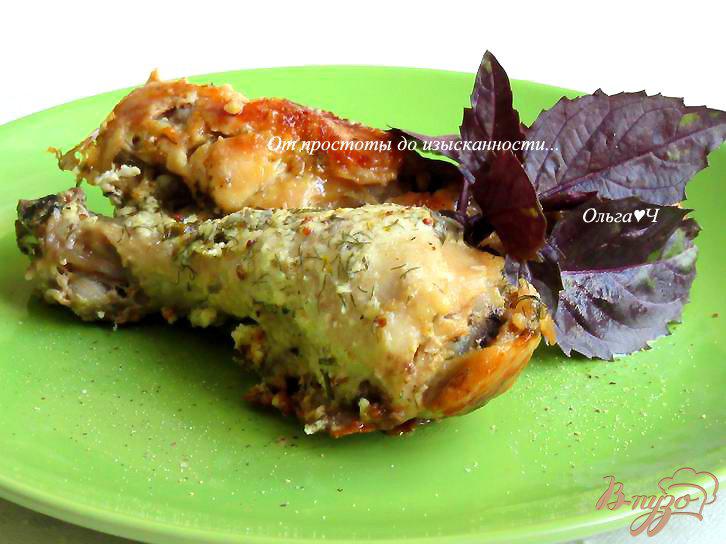 Фото приготовление рецепта: Курица в сметанно-сырном соусе с базиликом шаг №6