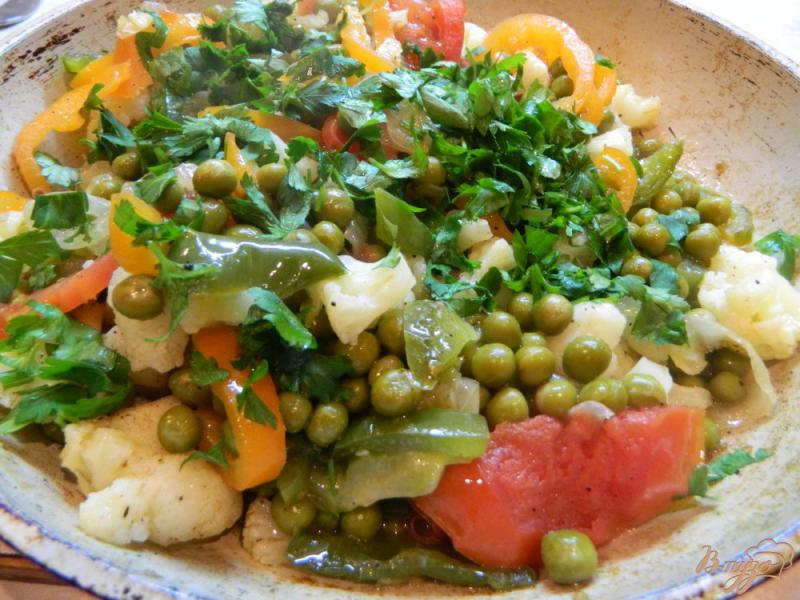 Фото приготовление рецепта: Овощное рагу с зеленым горошком шаг №6