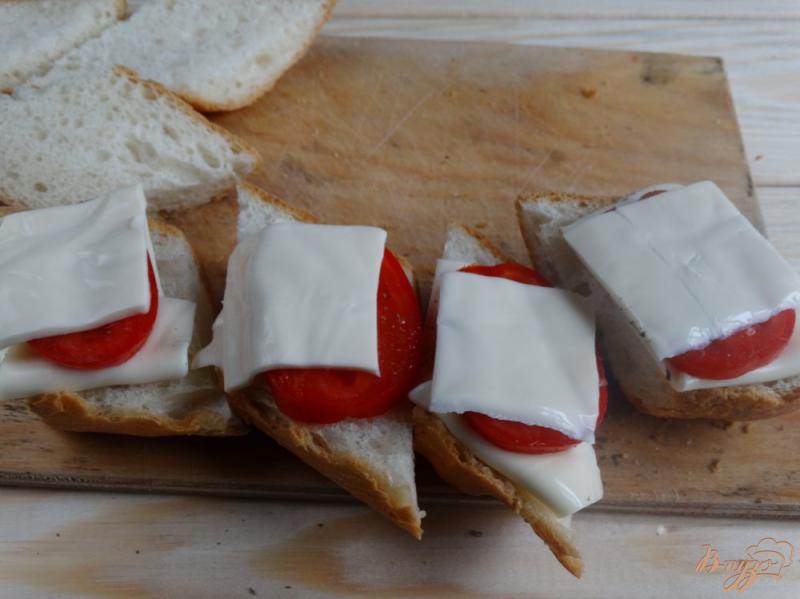 Фото приготовление рецепта: Сендвич в стиле Капрезе шаг №5