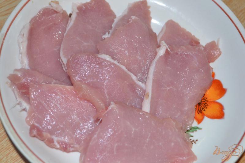 Фото приготовление рецепта: Свинина с грибами и овощами тушеная в мультиварке шаг №3