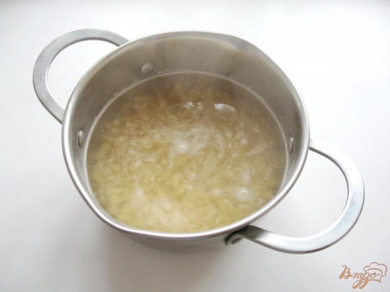 Фото приготовление рецепта: Молочный суп с макаронами «рожки» шаг №3