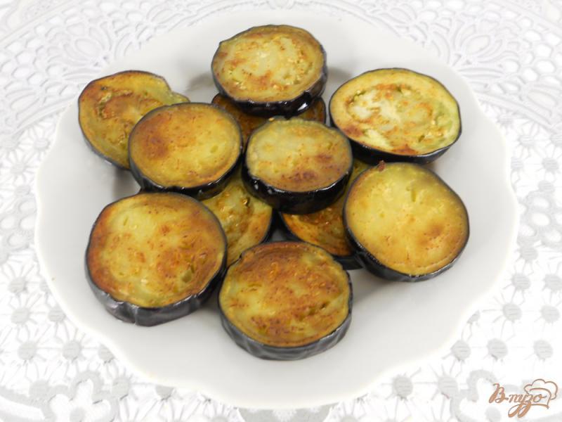 Фото приготовление рецепта: Закуска из баклажанов, феты и овощной сальсы шаг №1