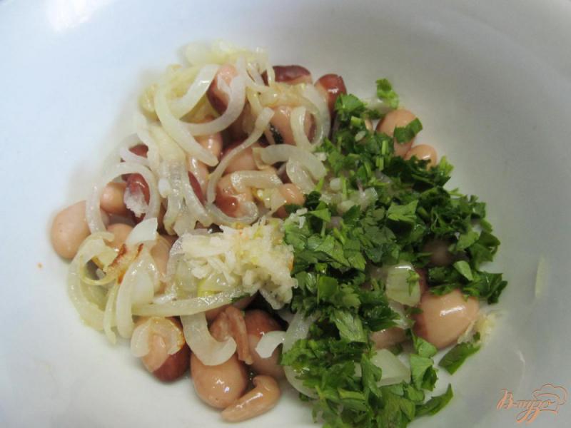 Фото приготовление рецепта: Салат из фасоли с арахисом шаг №4
