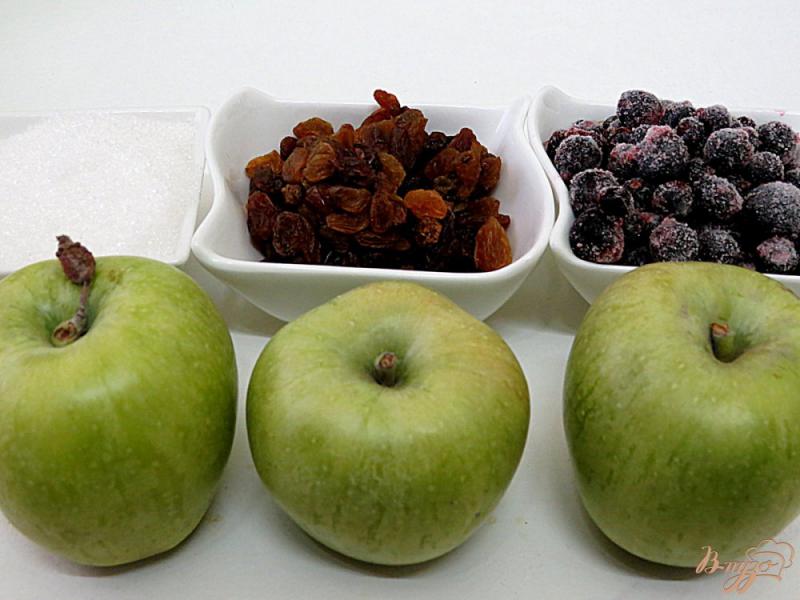 Фото приготовление рецепта: Яблоки запеченные с изюмом и смородиной шаг №1