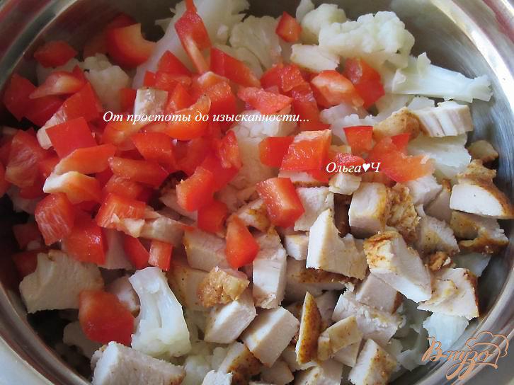 Фото приготовление рецепта: Запеканка из цветной капусты с курицей и сладким перцем шаг №2