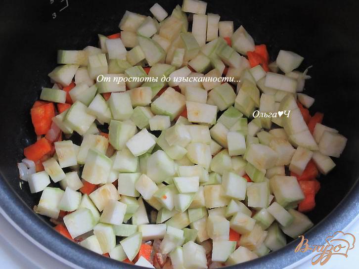 Фото приготовление рецепта: Овощное рагу с чечевицей и базиликом шаг №3
