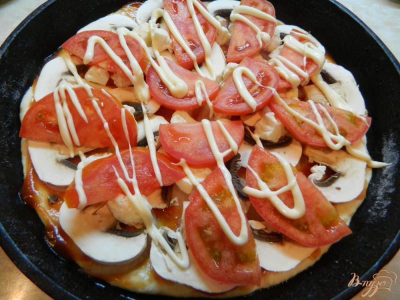 Фото приготовление рецепта: Овощная пицца с грибами шаг №10