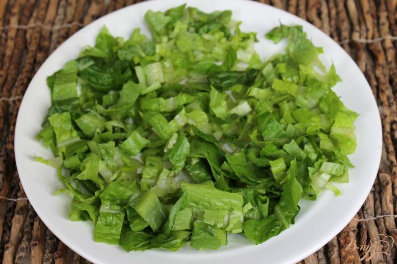 Фото приготовление рецепта: Салат из помидор с творожным соусом и зеленью шаг №1