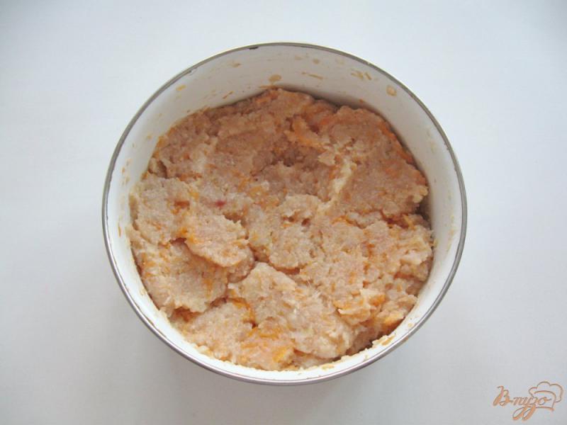 Фото приготовление рецепта: Суп с фрикадельками из тыквы и курицы шаг №2