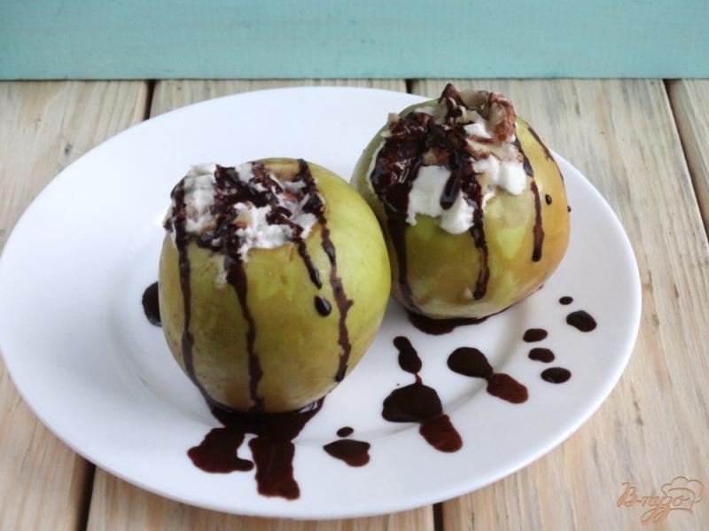 Фото приготовление рецепта: Яблоки фаршированные творогом и грецкими орехами шаг №6