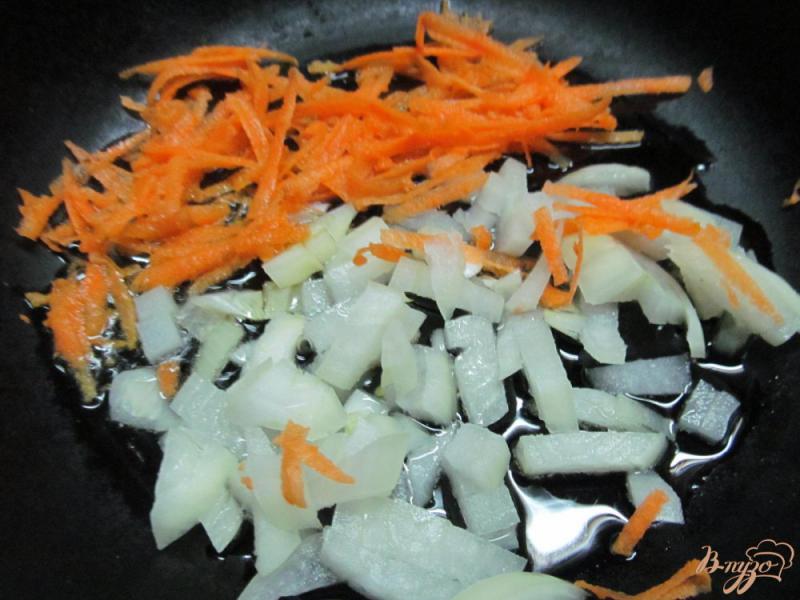 Фото приготовление рецепта: Тушеная капуста с картофелем и фасолью шаг №1