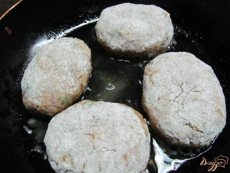 Фото приготовление рецепта: Котлеты из баранины с тыквой и картофелем шаг №6