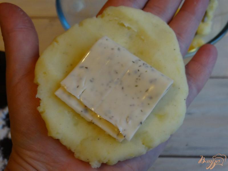 Фото приготовление рецепта: Картофельные зразы с сыром шаг №5