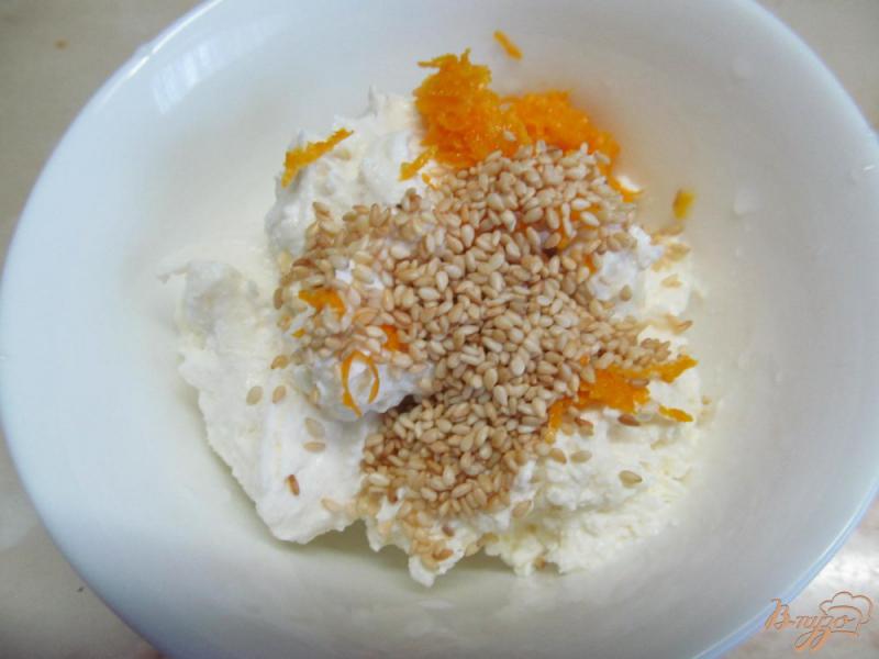 Фото приготовление рецепта: Блинчики с начинкой из творога с апельсином шаг №7