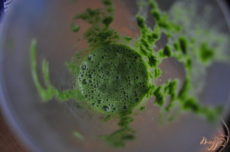 Фото приготовление рецепта: Зеленые блинчики со шпинатом шаг №1