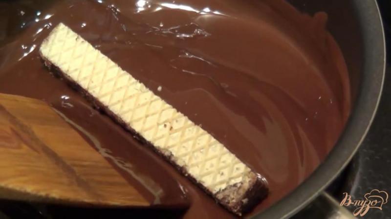 Фото приготовление рецепта: Шоколадный батончик Kitkat (Киткат) шаг №3