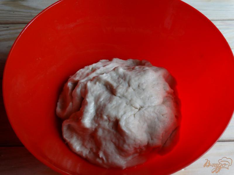 Фото приготовление рецепта: Постные булочки с брусничным джемом в мультиварке шаг №5